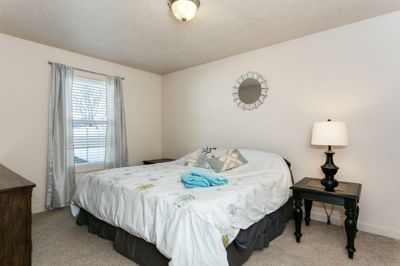 Gray Cloud Townhomes メリディアン エクステリア 写真
