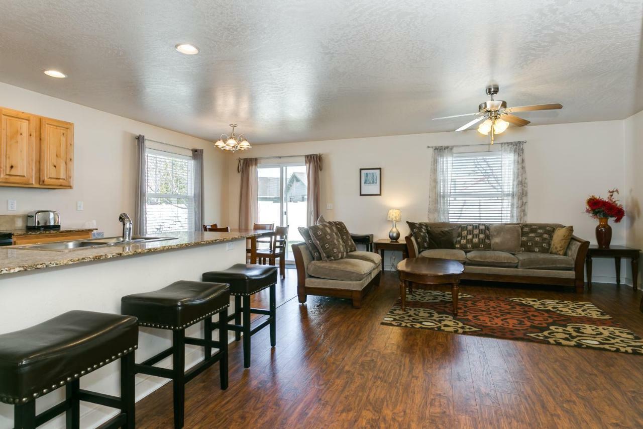 Gray Cloud Townhomes メリディアン エクステリア 写真