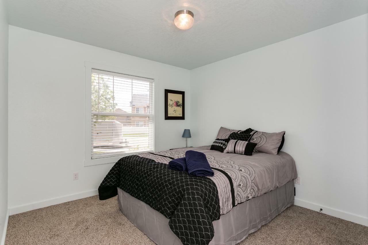 Gray Cloud Townhomes メリディアン エクステリア 写真